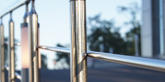 金属护栏用粉末涂料质量控制怎么做?研发、生产与验收要点